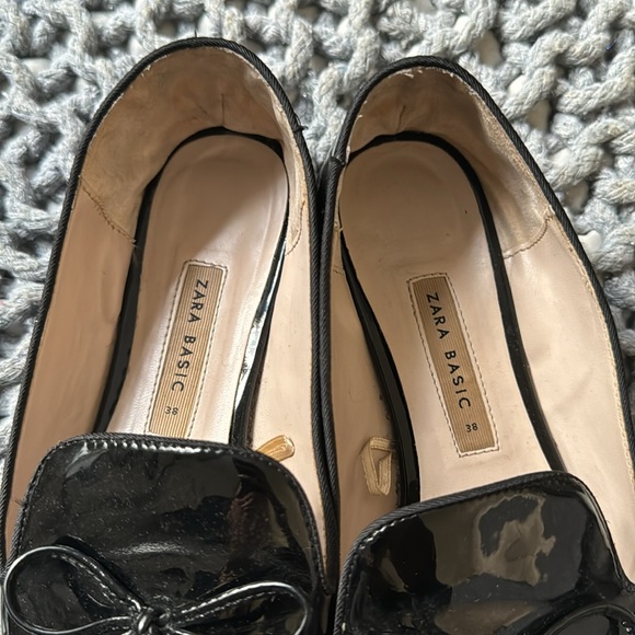 Zara black patent Leather tassels bow shoe with gold heel size 7.5 - Picture 2 of 9